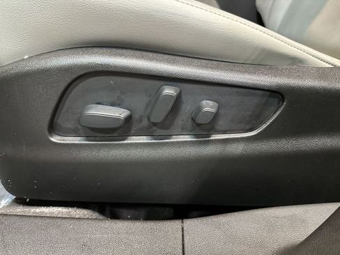 Used 2021 Cadillac XT4 Premium Luxury w/ Cold Weather Package image 16