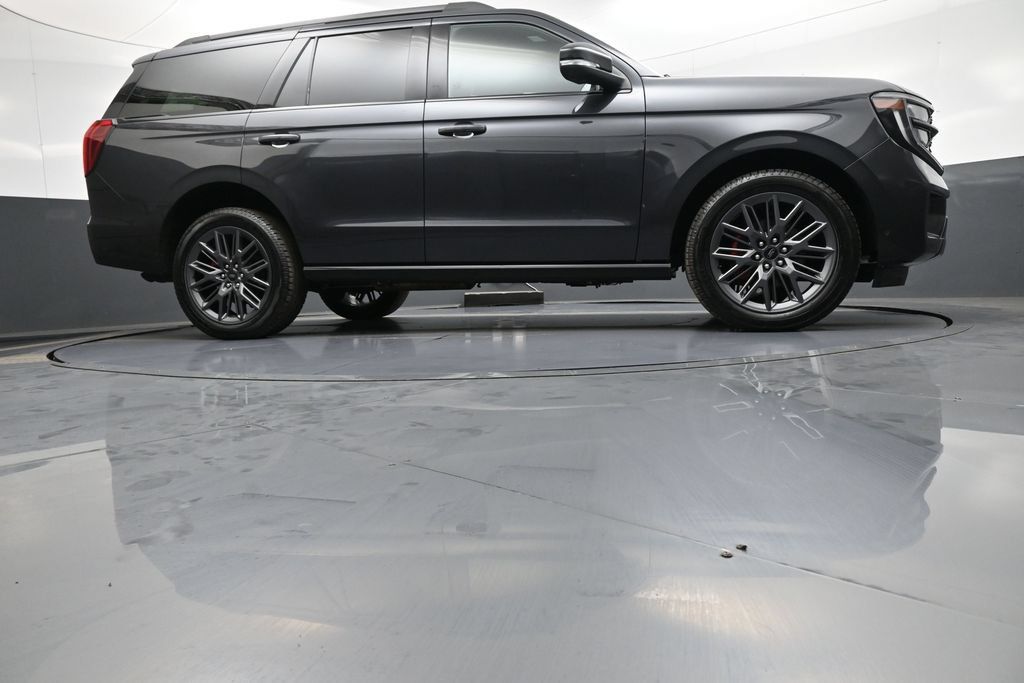 Used 2025 Ford Expedition Platinum w/ Stealth Performance Package AWD/4WD image 38