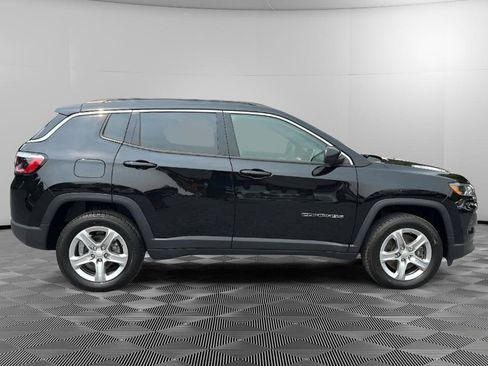 Used 2023 Jeep Compass Latitude w/ Sun and Sound Group AWD/4WD image 6