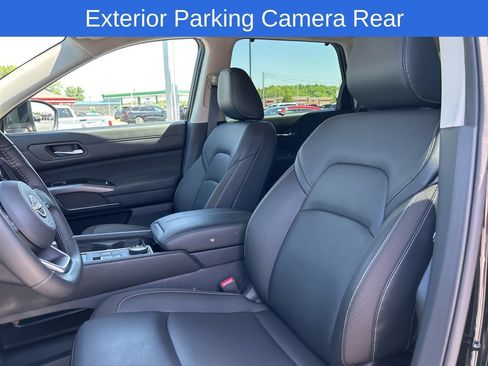 Used 2025 Nissan Pathfinder SL AWD/4WD image 9