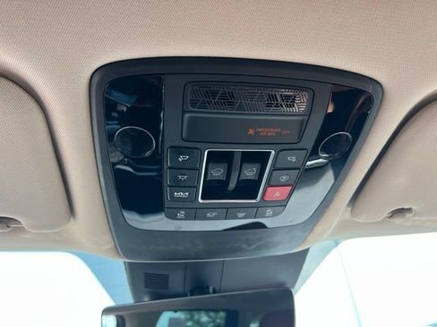 Certified 2025 Kia Carnival SX Prestige FWD image 30