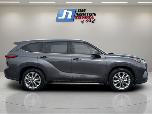 Used 2022 Toyota Highlander Limited FWD image 4