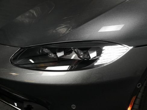 Used 2019 Aston Martin V8 Vantage Coupe RWD image 13