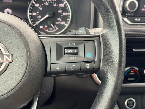 Used 2022 Nissan Rogue SV FWD image 13