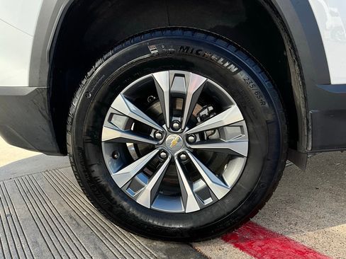 Used 2025 Chevrolet Equinox LT image 9