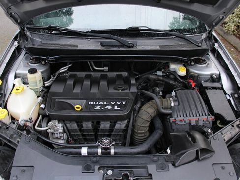 Used 2013 Chrysler 200 Touring image 17