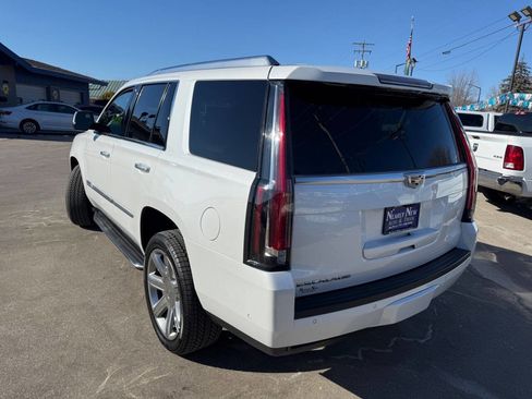 Used 2019 Cadillac Escalade Luxury image 9
