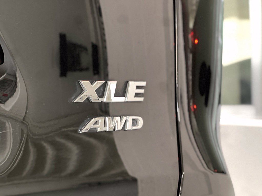 Used 2022 Toyota RAV4 XLE Premium AWD/4WD image 10