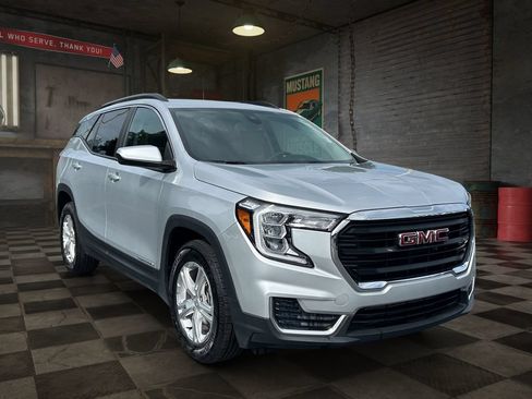 Certified 2022 GMC Terrain SLE w/ Driver Convenience Package FWD image 3