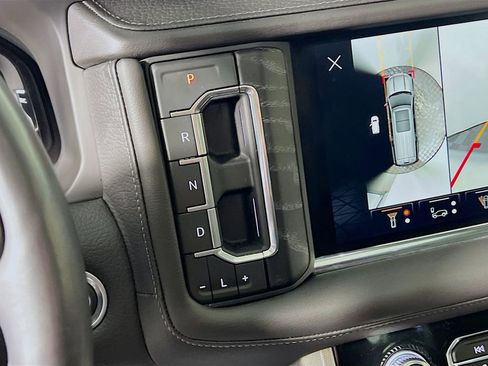 Used 2023 GMC Yukon Denali w/ Advanced Technology Package image 16