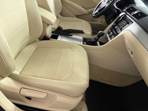 Used 2012 Volkswagen Passat TDI SE FWD image 22