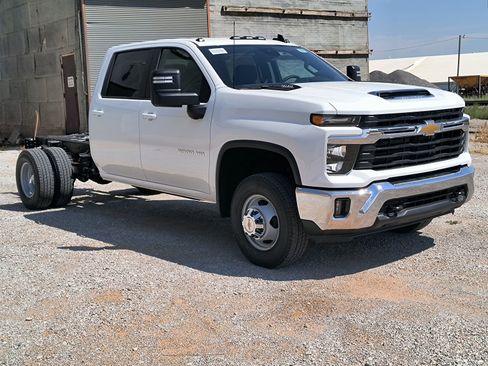 New 2026 Chevrolet Silverado 3500 LT w/ Convenience Package image 2