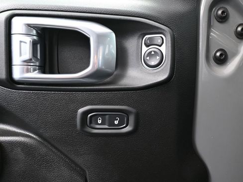 Used 2022 Jeep Gladiator Mojave w/ Auxiliary Switch Group image 20