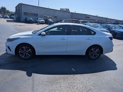 Used 2023 Kia Forte LXS FWD image 3
