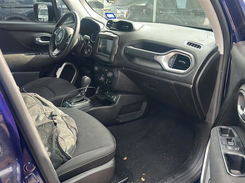 Used 2020 Jeep Renegade Latitude w/ Popular Equipment Group FWD image 30