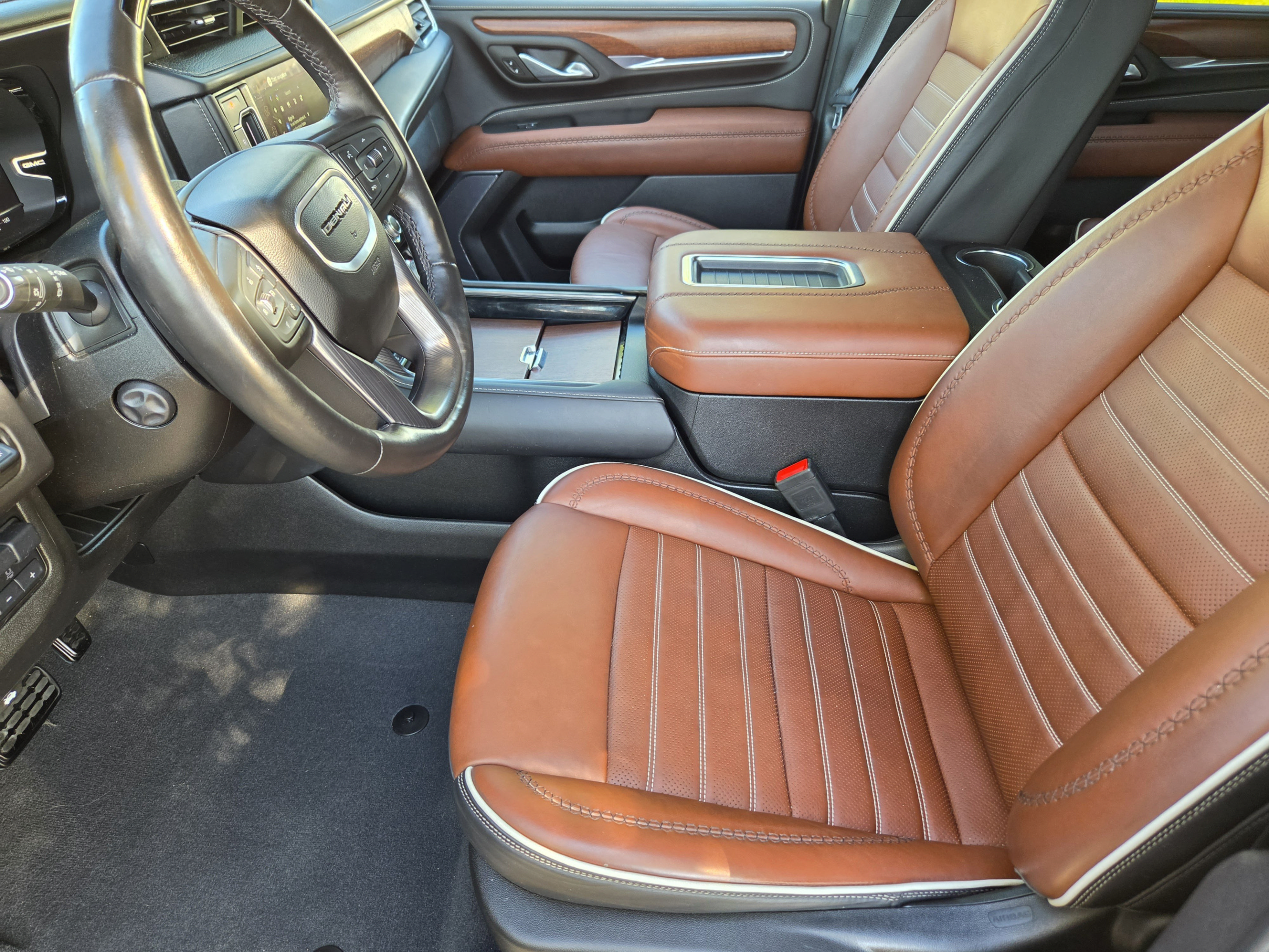 Used 2024 GMC Yukon XL Denali Ultimate AWD/4WD image 5