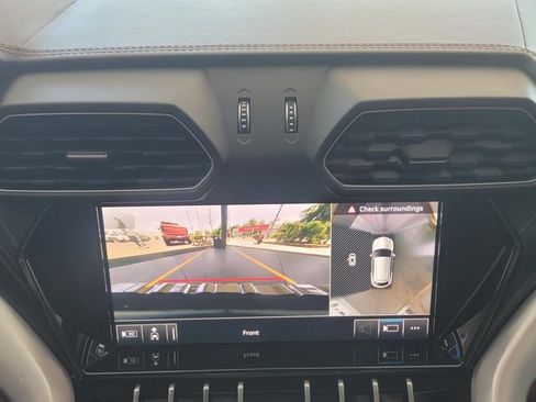 Used 2020 Lamborghini Urus AWD/4WD image 18