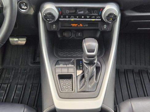 Used 2021 Toyota RAV4 XLE Premium FWD image 18