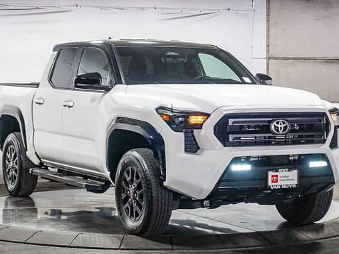 Certified 2024 Toyota Tacoma SR5 AWD/4WD image 4