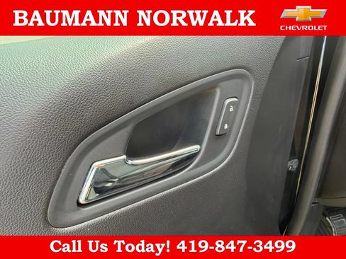 Used 2017 Chevrolet Colorado Z71 AWD/4WD image 36