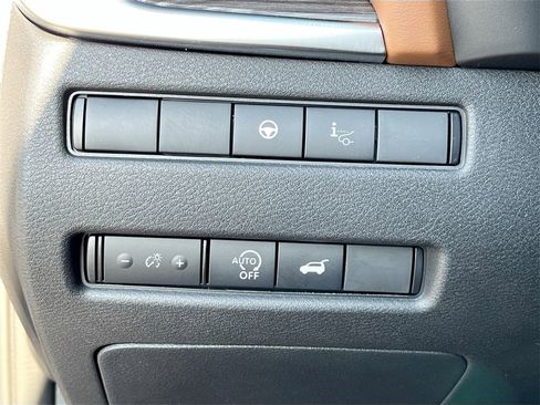 Used 2025 Nissan Rogue Platinum w/ Tech Package image 8