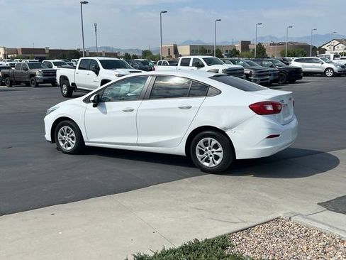 Used 2019 Chevrolet Cruze LS FWD image 3