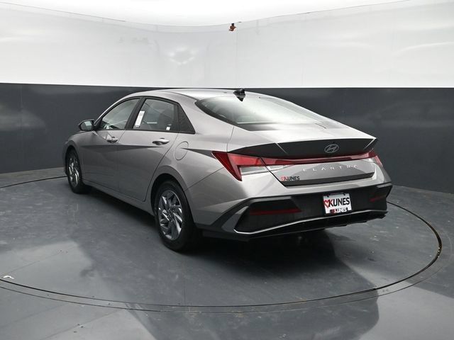 Used 2024 Hyundai Elantra SEL FWD image 6