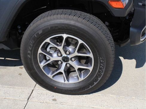 Used 2026 Jeep Gladiator Sport AWD/4WD image 12