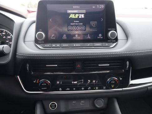 Used 2023 Nissan Rogue SL AWD/4WD image 18