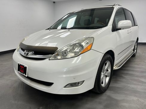 Used 2006 Toyota Sienna XLE Limited image 3