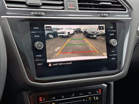 Used 2022 Volkswagen Tiguan SE w/ Panoramic Sunroof Package image 26