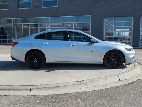 Used 2018 Chevrolet Malibu LT w/ Redline Edition image 9