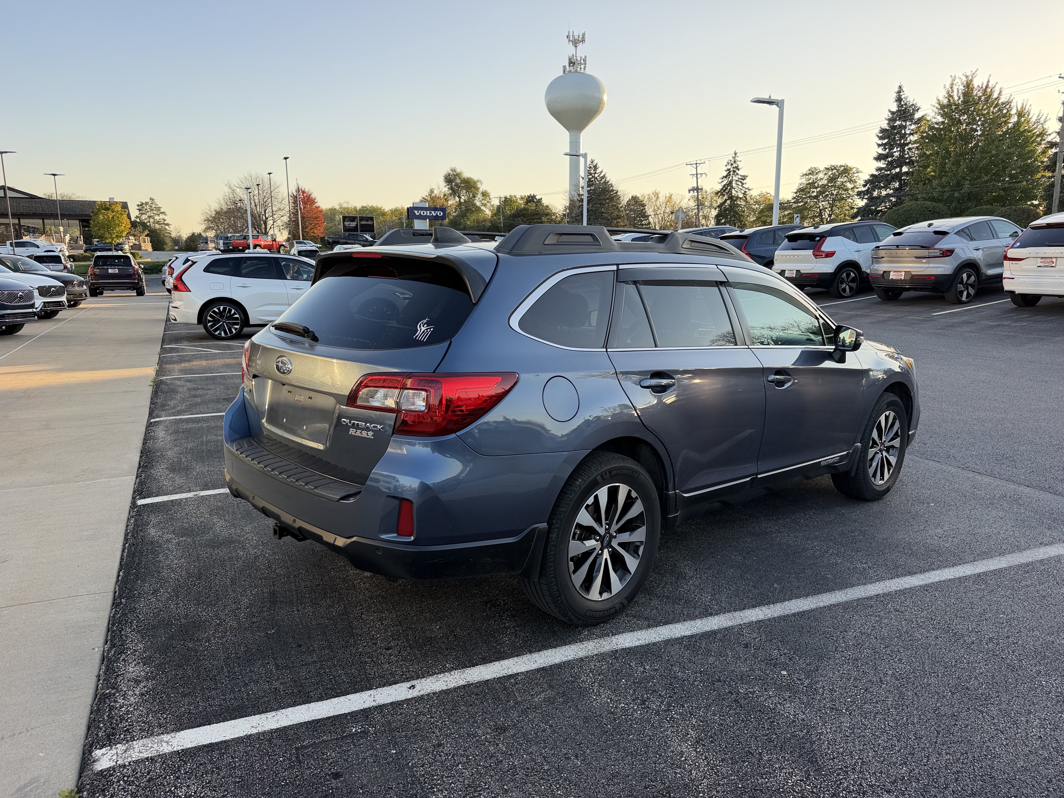 Used 2017 Subaru Outback 2.5i Limited AWD/4WD image 4