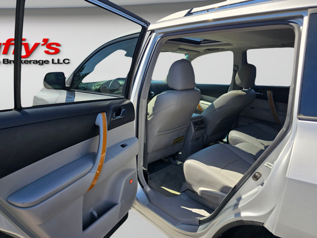 Used 2010 Toyota Highlander Limited w/ Extra Value Pkg 3 AWD/4WD image 23