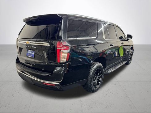 Used 2022 Chevrolet Suburban LT image 7
