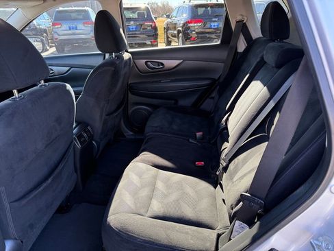 Used 2015 Nissan Rogue SV w/ SV Moonroof Package image 12