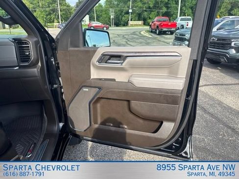 Used 2024 Chevrolet Silverado 1500 LTZ w/ LTZ Convenience Package II AWD/4WD image 28