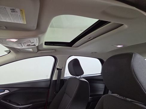 Used 2017 Ford Focus SEL w/ Cold Weather Package FWD image 32