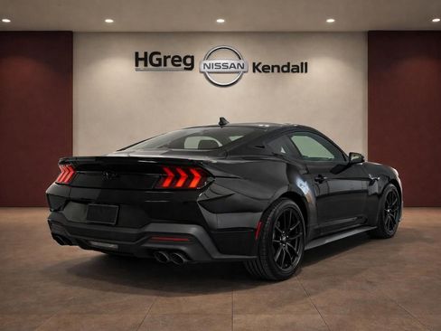 Used 2024 Ford Mustang Coupe image 4