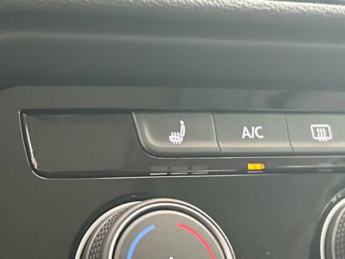 Certified 2023 Volkswagen Taos SE FWD image 26