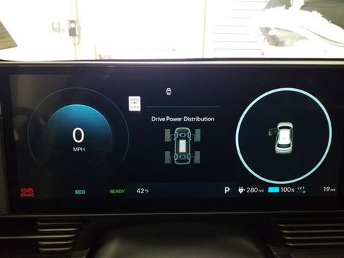 Certified 2025 Hyundai Ioniq 5 SEL image 11