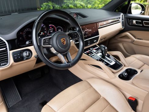 Certified 2023 Porsche Cayenne Platinum Edition AWD/4WD image 3