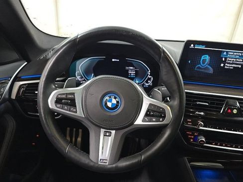 Used 2023 BMW 530e xDrive w/ M Sport Package AWD/4WD image 3