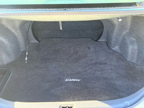 Used 2010 Toyota Camry LE image 27
