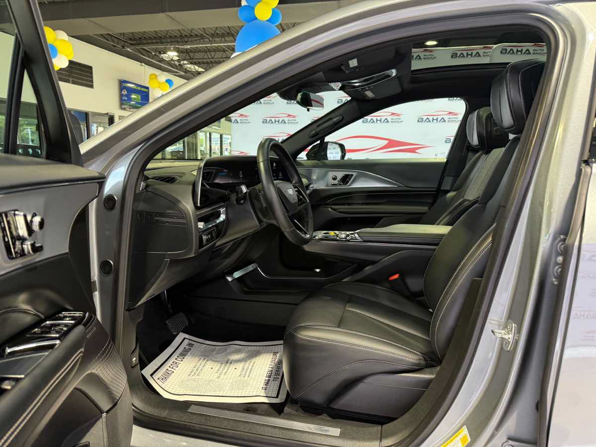 Used 2024 Cadillac Lyriq Tech AWD/4WD image 32