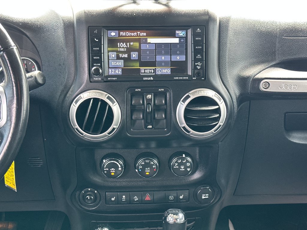 Used 2016 Jeep Wrangler Unlimited Rubicon AWD/4WD image 31