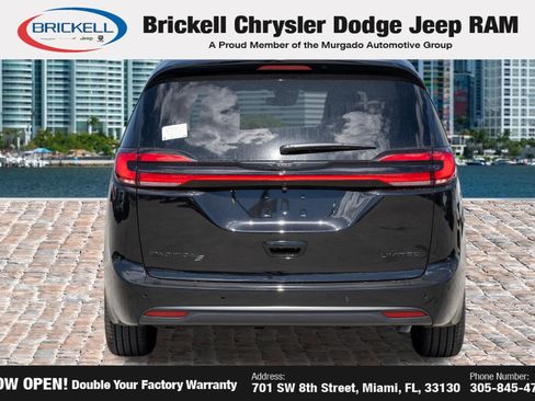 New 2026 Chrysler Pacifica Limited FWD image 6