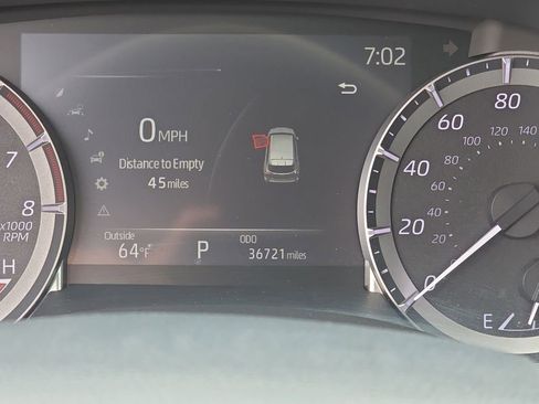 Used 2024 Toyota Highlander LE FWD image 12