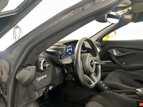 Used 2025 McLaren 750S RWD image 34