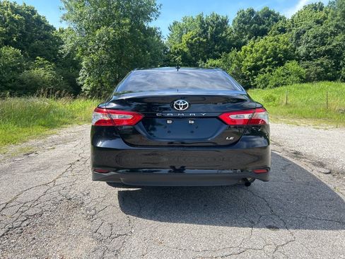 Used 2020 Toyota Camry LE FWD image 4